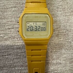 Casio Vintage F-91W (35.2mm) Digital Dial / Mustard Yellow Resin